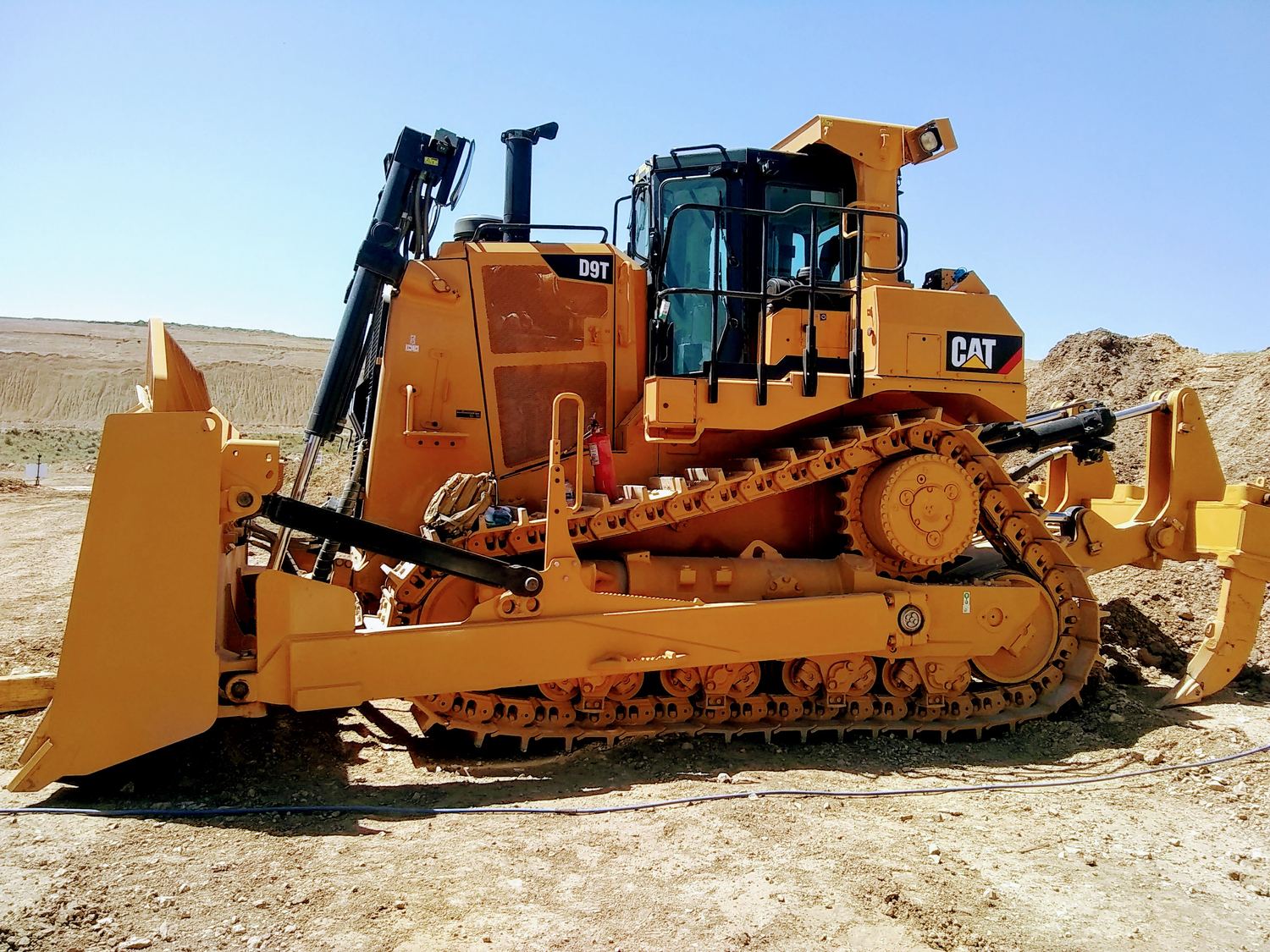 CAT D9T dozer parked with ripper shank up.